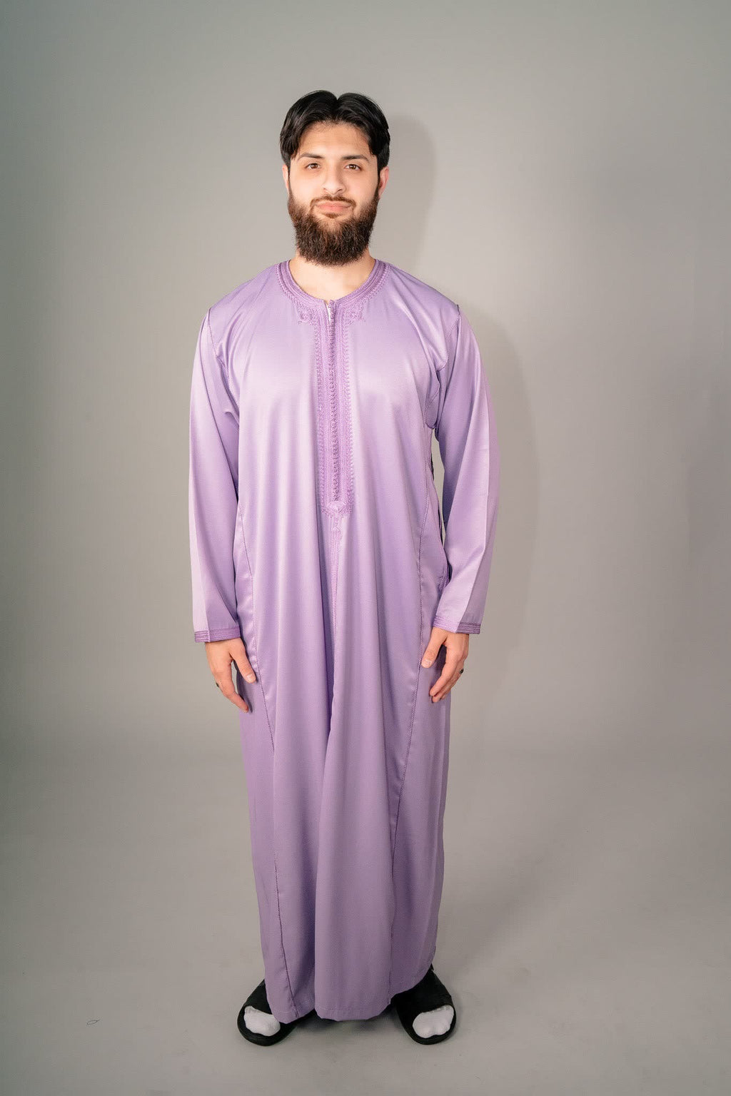 Long sleeve and cuff detail of a purple lavender Moroccan kaftan